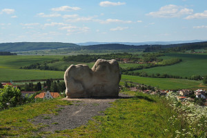 plastika Havranní kámen na místě bývalého Kozihrádku