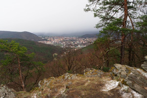 po které nad Tišnov padla nízká oblačnost a celé okolí skryla do šedi