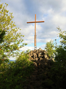 Popovský kříž, 752 m.