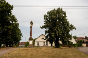 Socha Panny Marie Immaculaty, Záboří nad Labem.